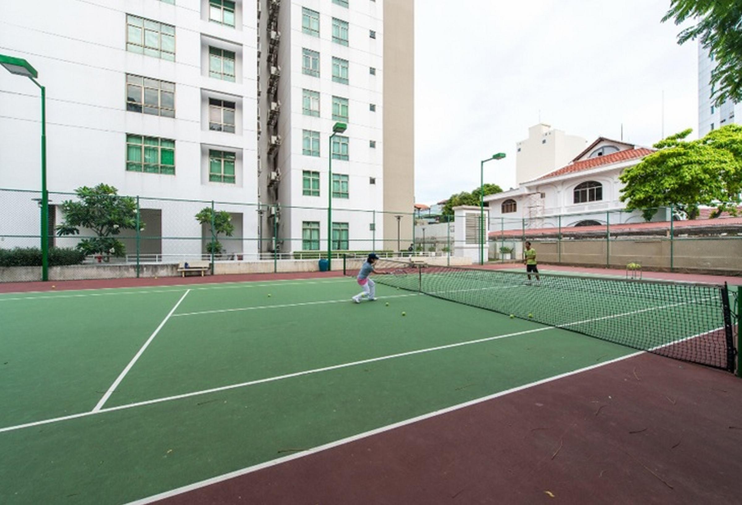 Somerset Ho Chi Minh City Exterior photo Tennis court