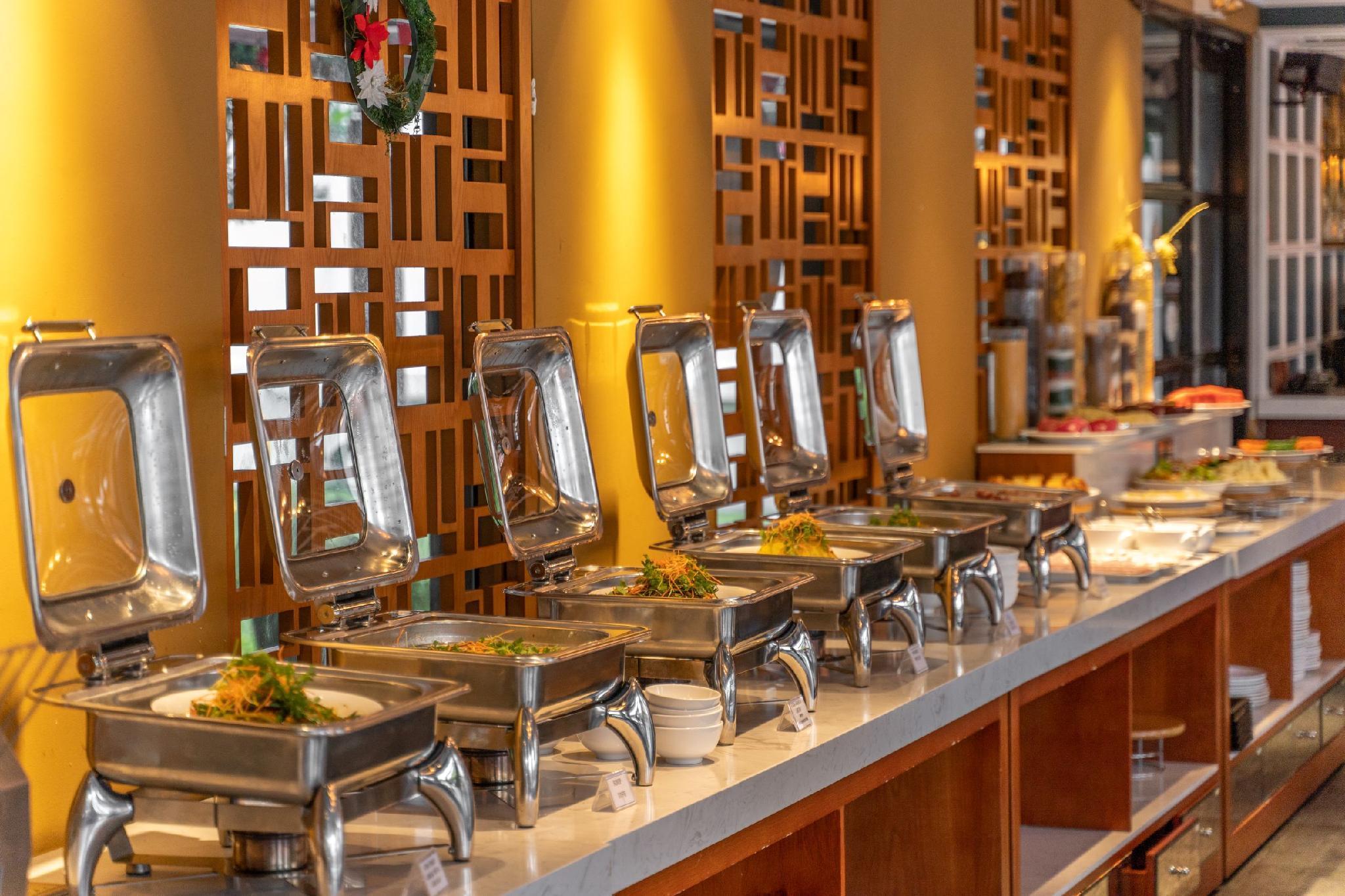 Somerset Ho Chi Minh City Exterior photo A buffet at a hotel