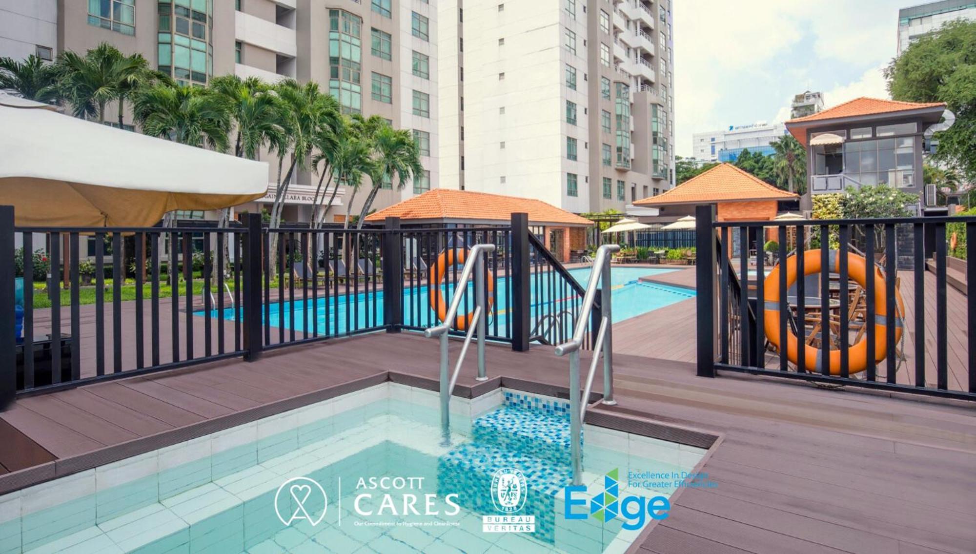 Somerset Ho Chi Minh City Exterior photo A pool at a condominium in Singapore