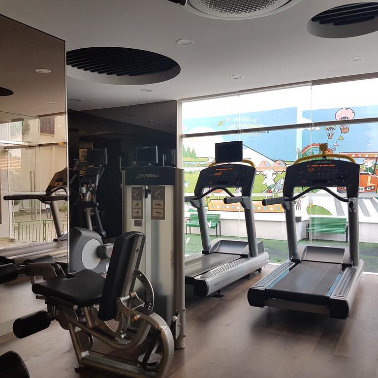 Somerset Ho Chi Minh City Exterior photo The gym at the hotel