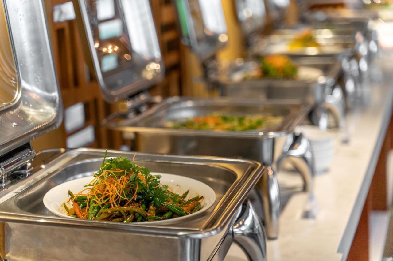 Somerset Ho Chi Minh City Exterior photo A chafing dish